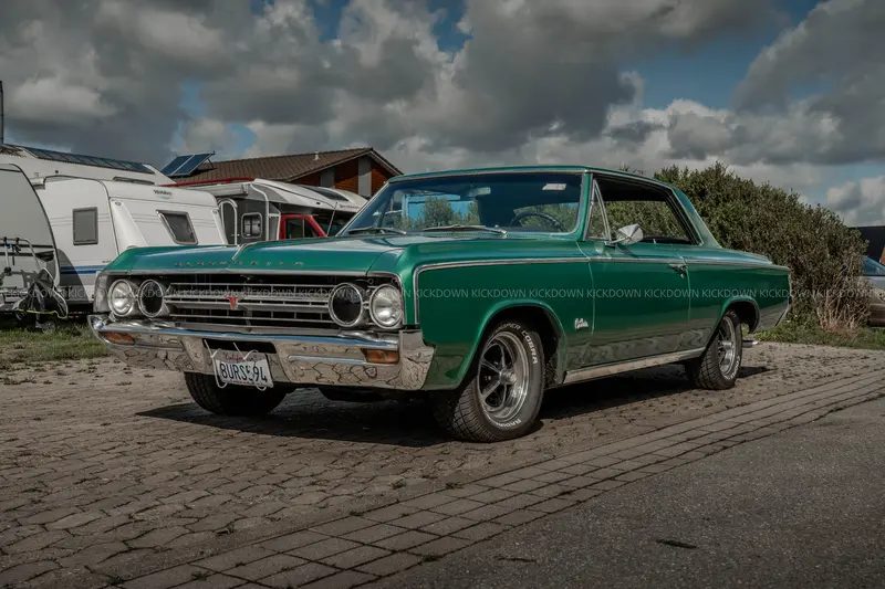 Oldsmobile F-85 Cutlass Holiday Coupé (1964)
