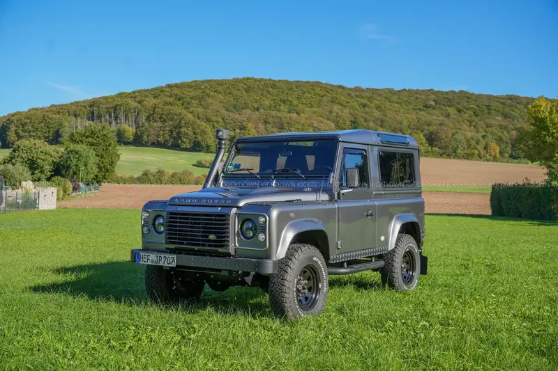 Land Rover Defender 90 Station Wagon (2009)