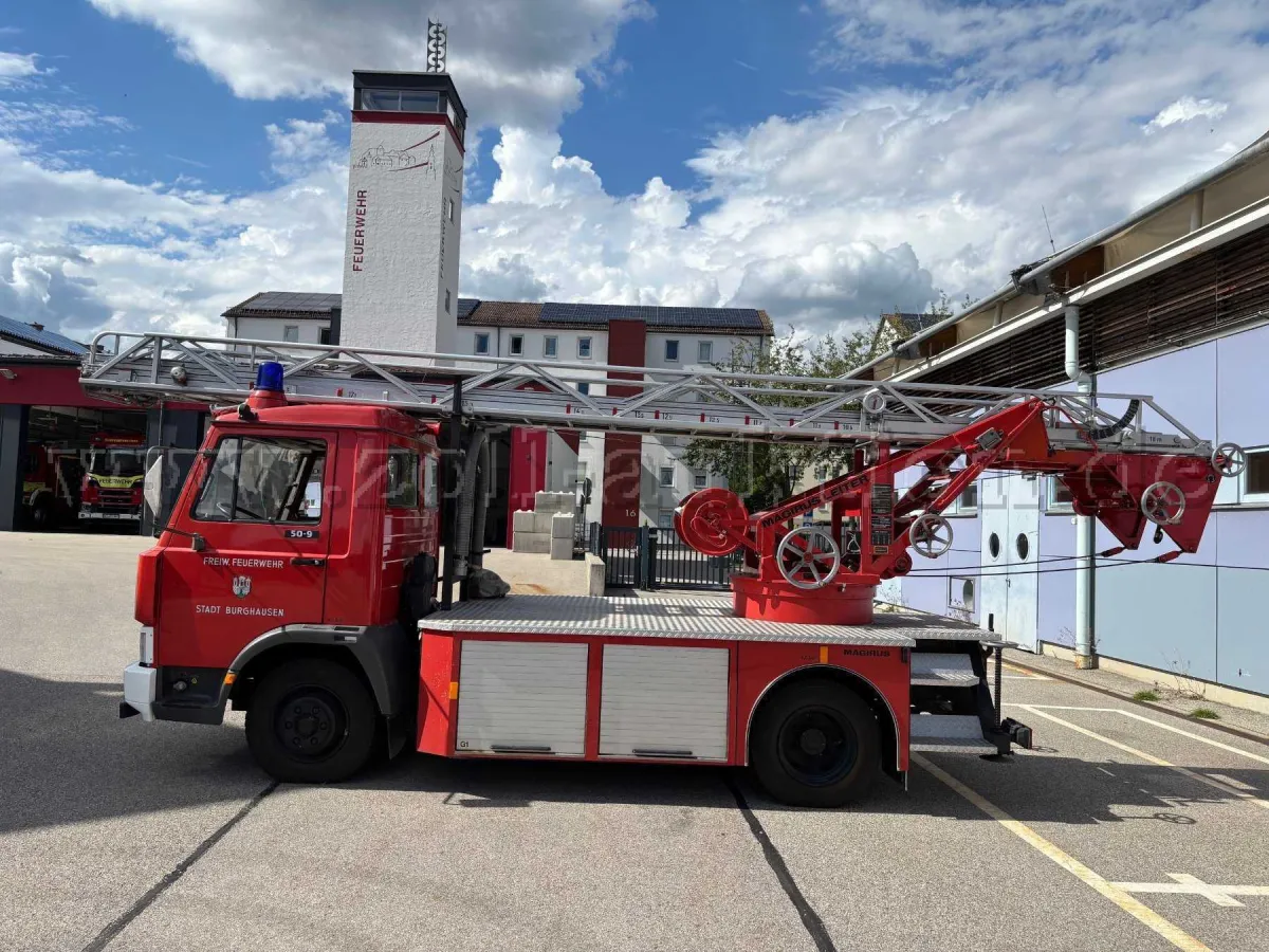 1 IVECO-FIAT mit MAGIRUS Feuerwehr Drehleiter DL 16-4