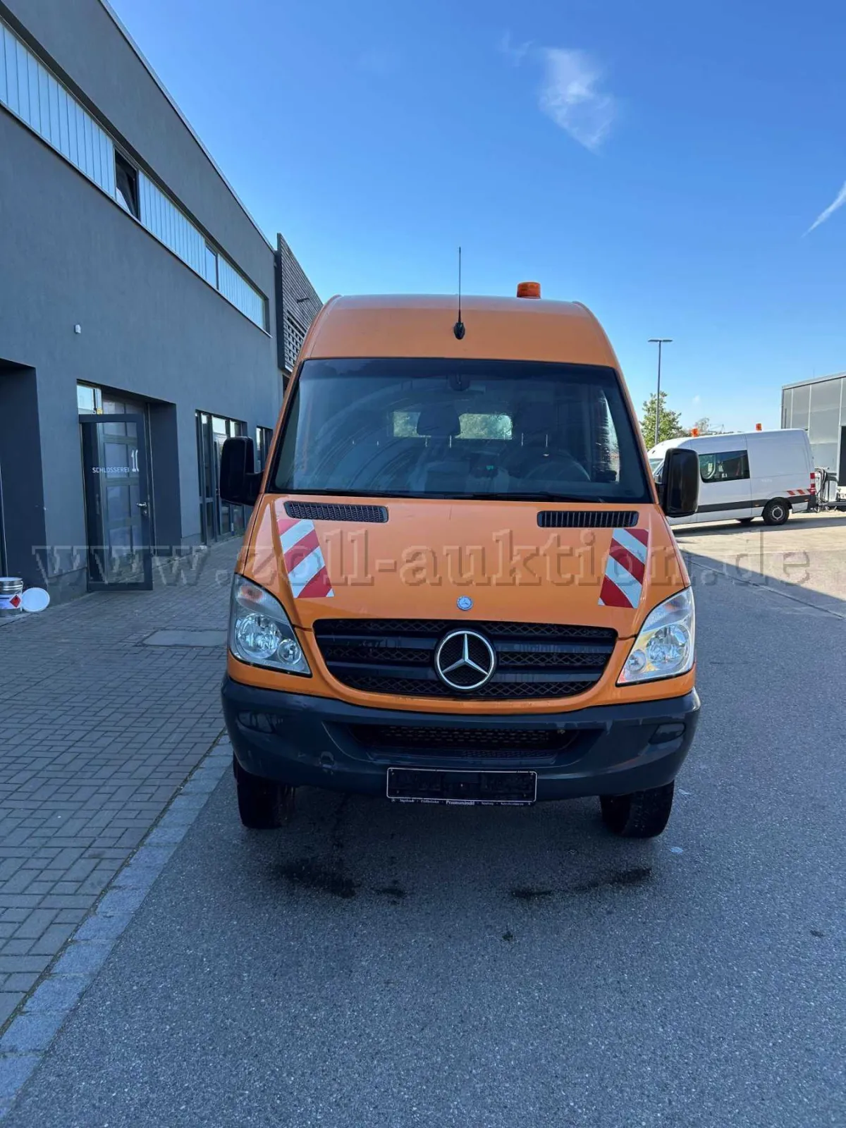 1 Mercedes-Benz Sprinter 516 CDI 4x4 - 2.1 l diesel engine with 4x4