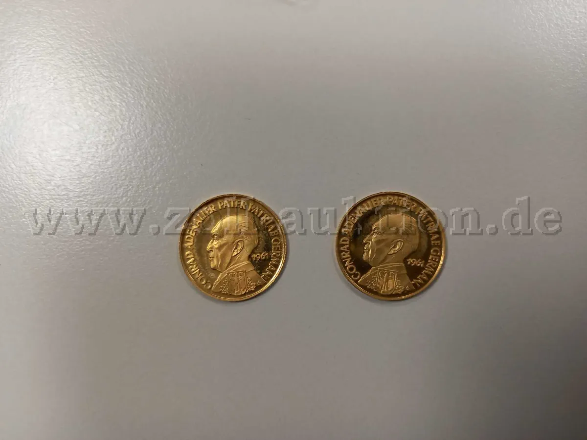 2 mince v hodnotě 2 Deutsche Mark s portrétem Konrada Adenauera
