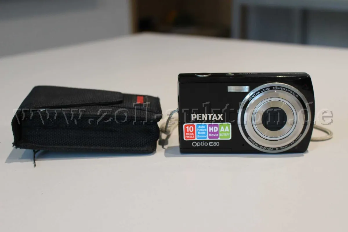 Компактная камера "E 80" от Pentax