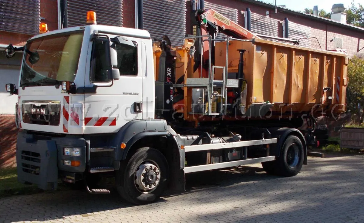 1 MAN LKW TGM 18.250 4x4 BB mit Kran-Container und Bühne *DEFEKT*