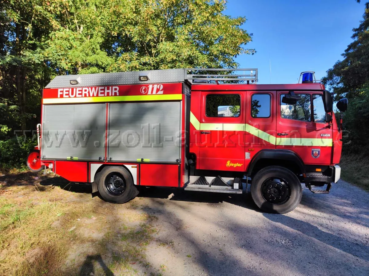 1 Mercedes-Benz 1124AF / Ziegler LF16/12 fire engine