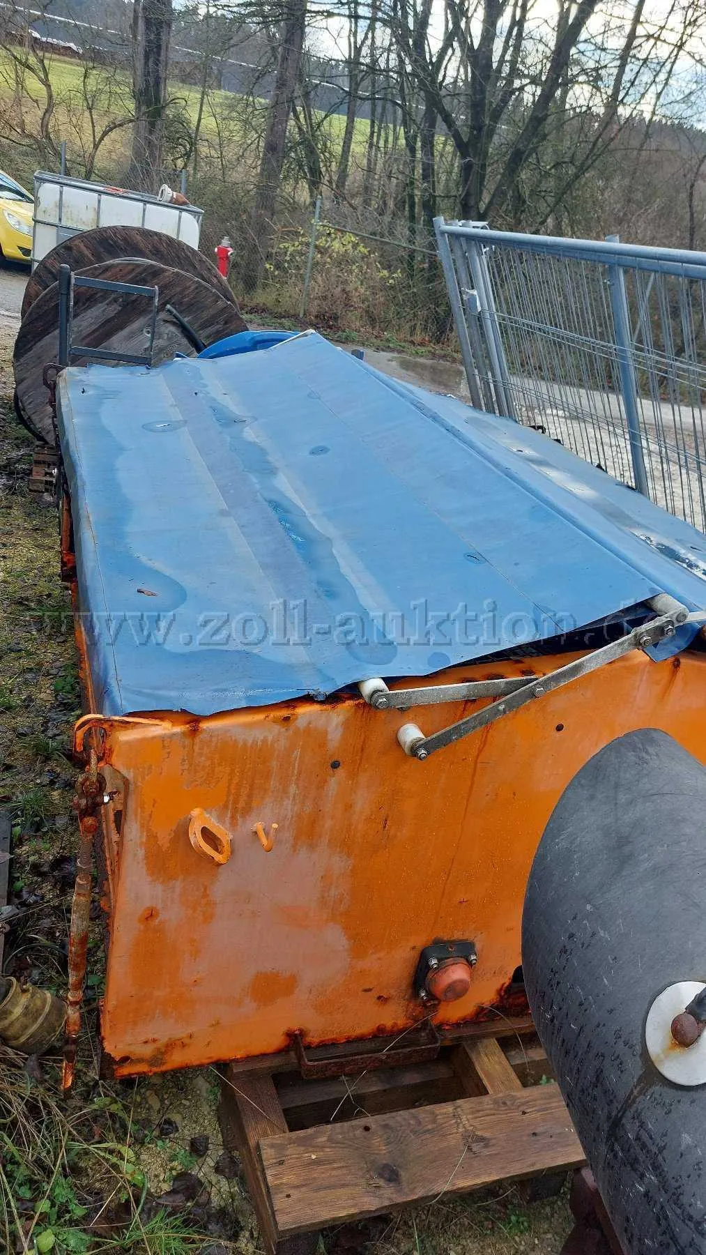 1 Schmidt - Salzstreuaufsatz LKW mit Schneeschild (Winterdienstausrüstung)