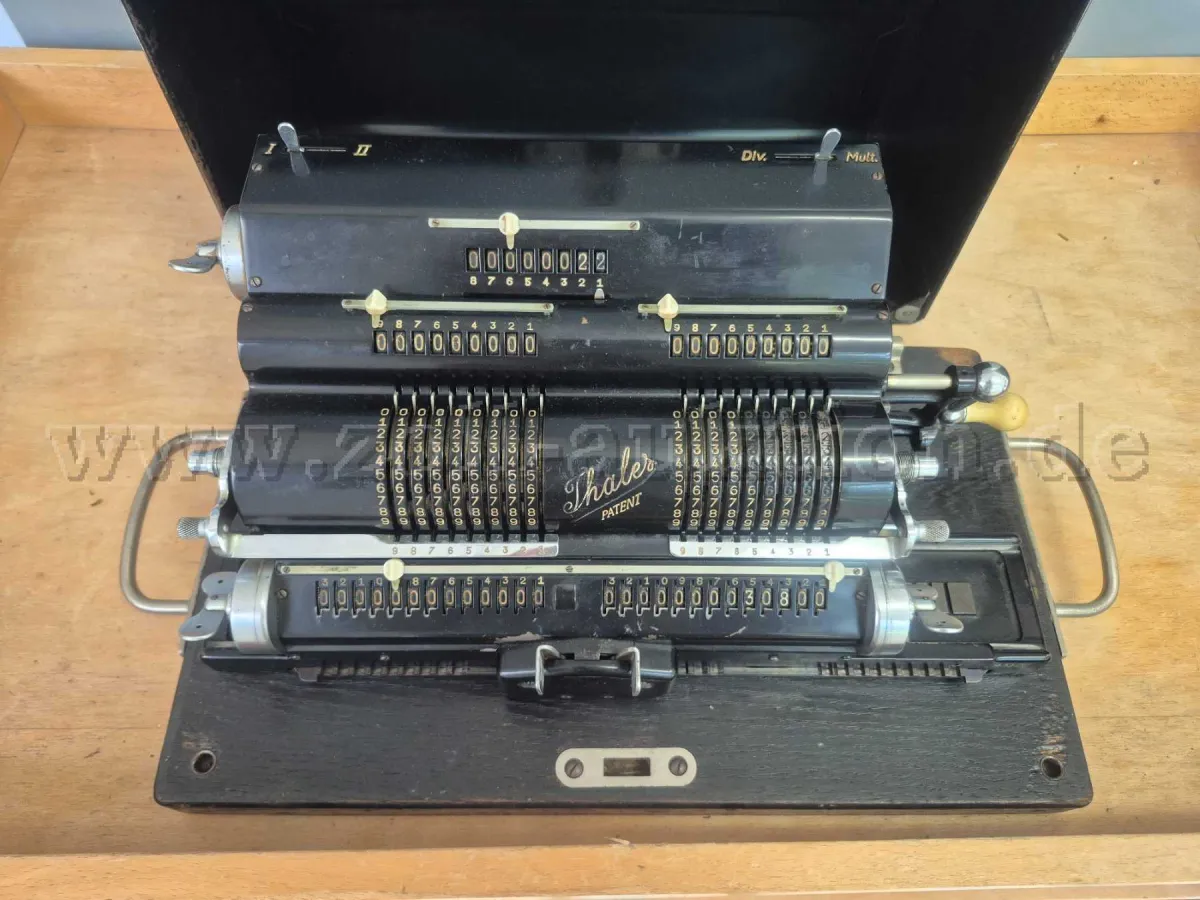 1 machine à calculer Thales Patent