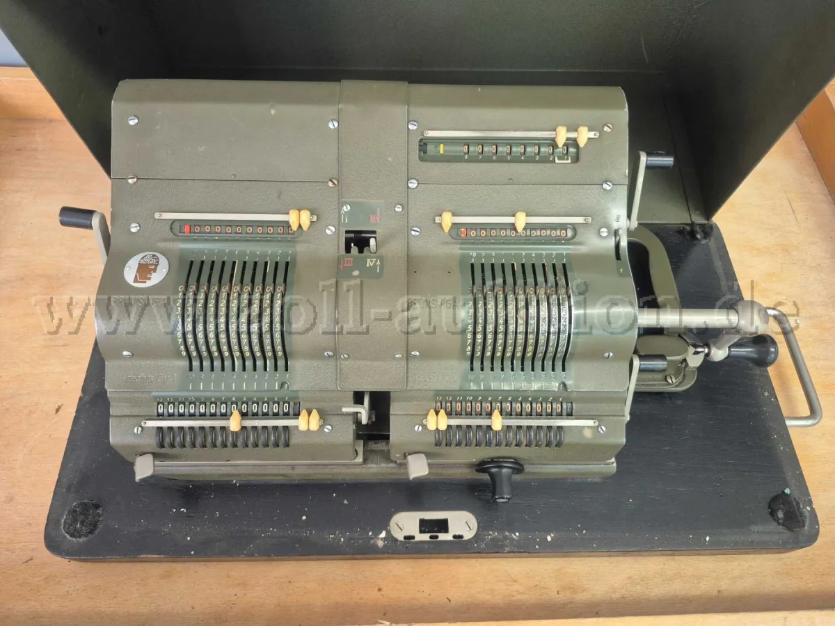 1 machine à calculer BRUNSVIGA