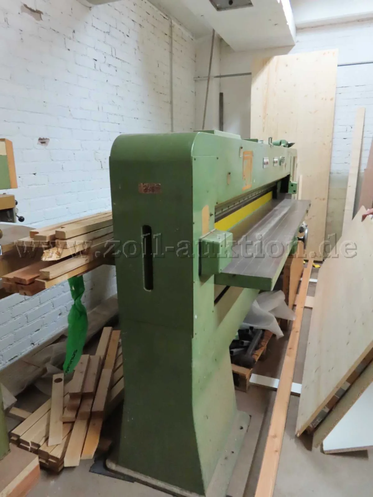 1 machine à couper les placages Josting