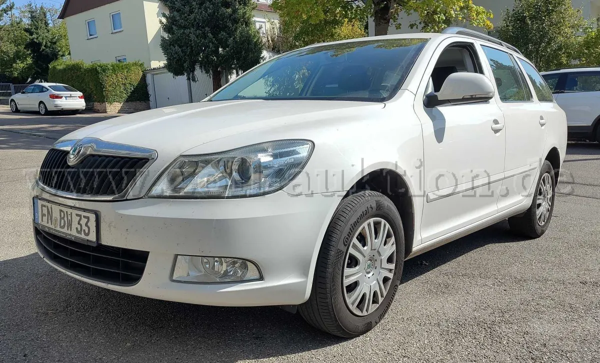 1 auto Skoda Octavia Combi 1,6 TDI 4x4 Ambiente, defect, rijklaar