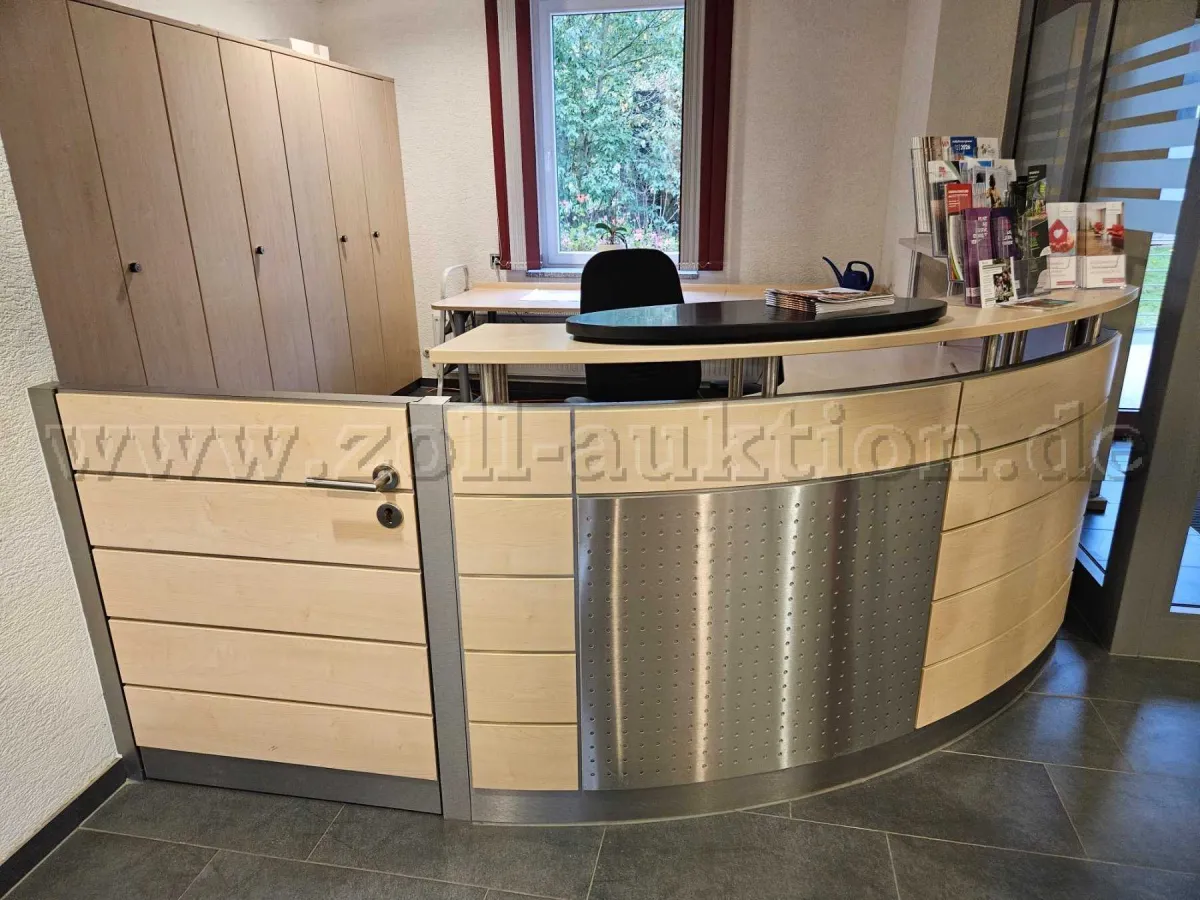 1 Empfangstresen mit zwei Arbeitsplätzen und einem Rollcontainer