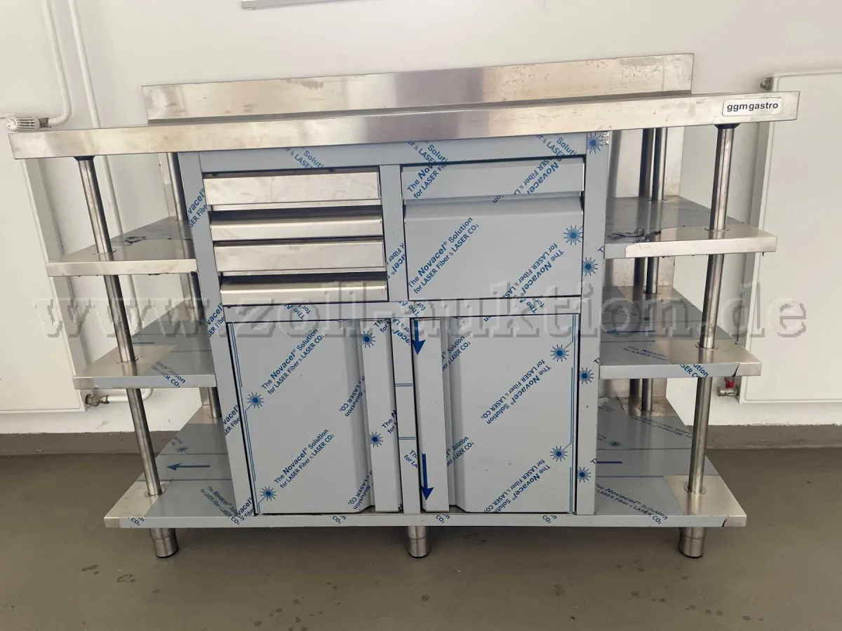 1 table en acier inoxydable / table barista marque ggm gastro
