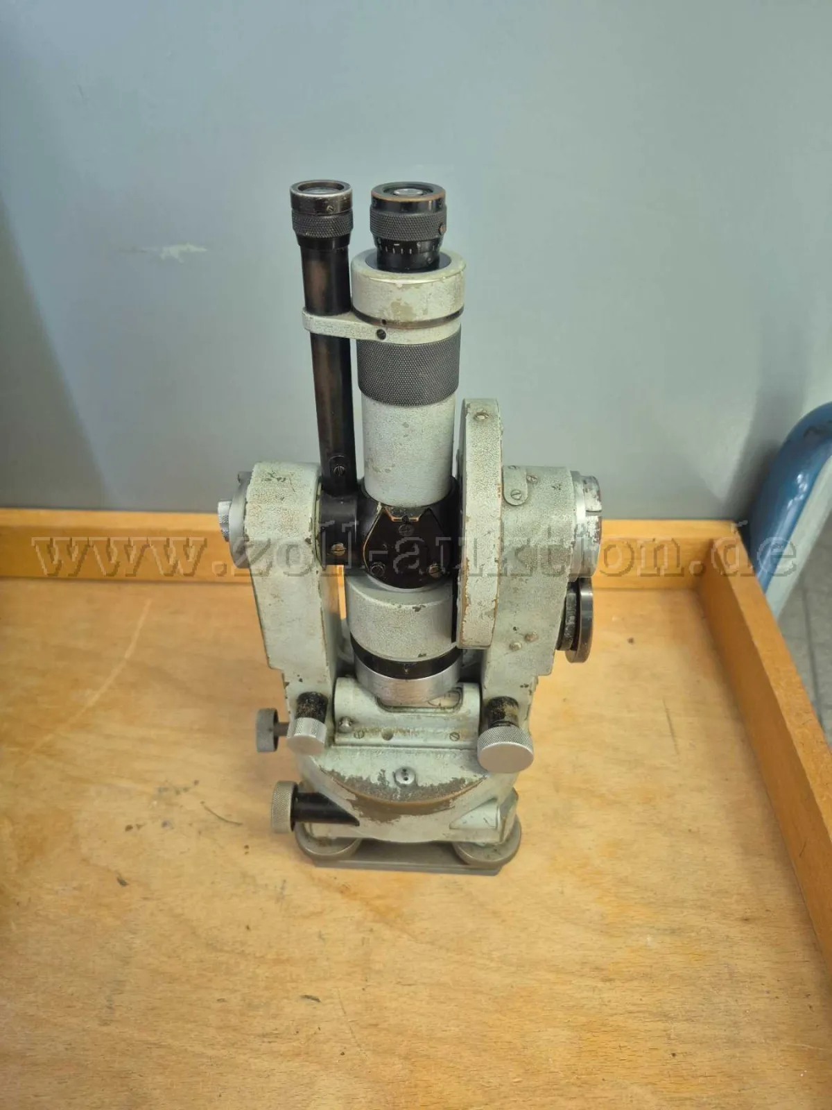 1 théodolite ZEISS Th IV