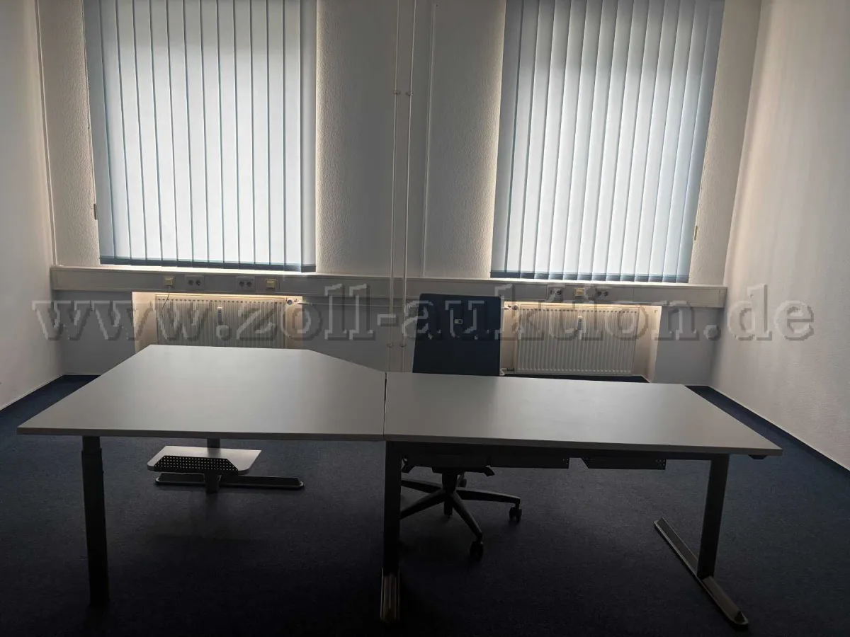 1 bureau Reiss-Standard rectangulaire avec plateau trapézoïdal
