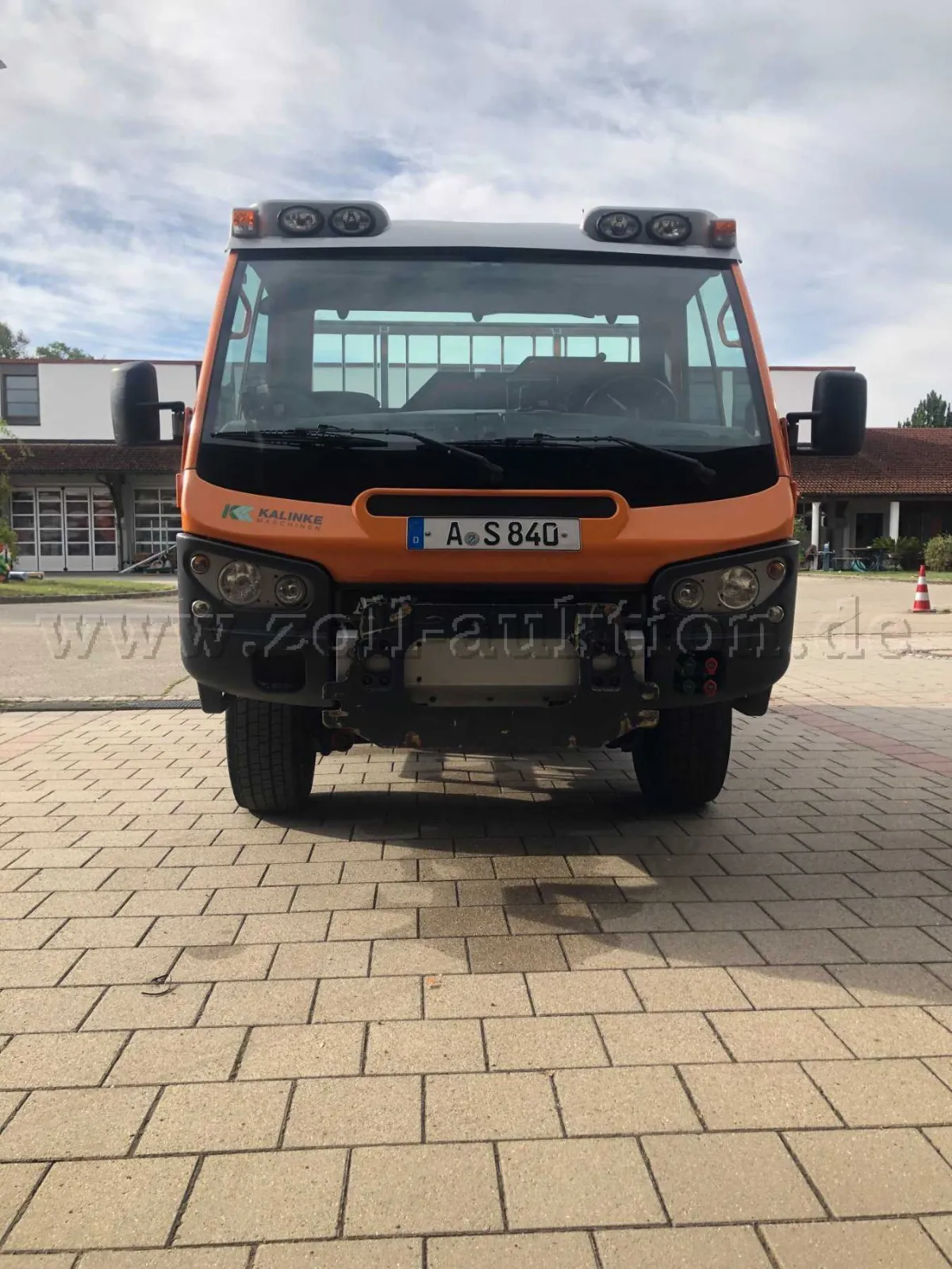 1 AEBI VT 450 with tipper / spreader and Vario plough