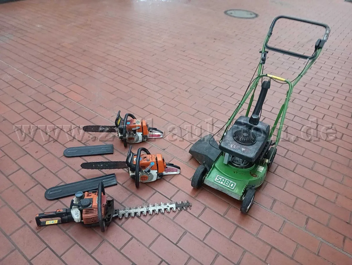 1 lot: one Sabo lawn mower, two chainsaws and one Stihl hedge trimmer