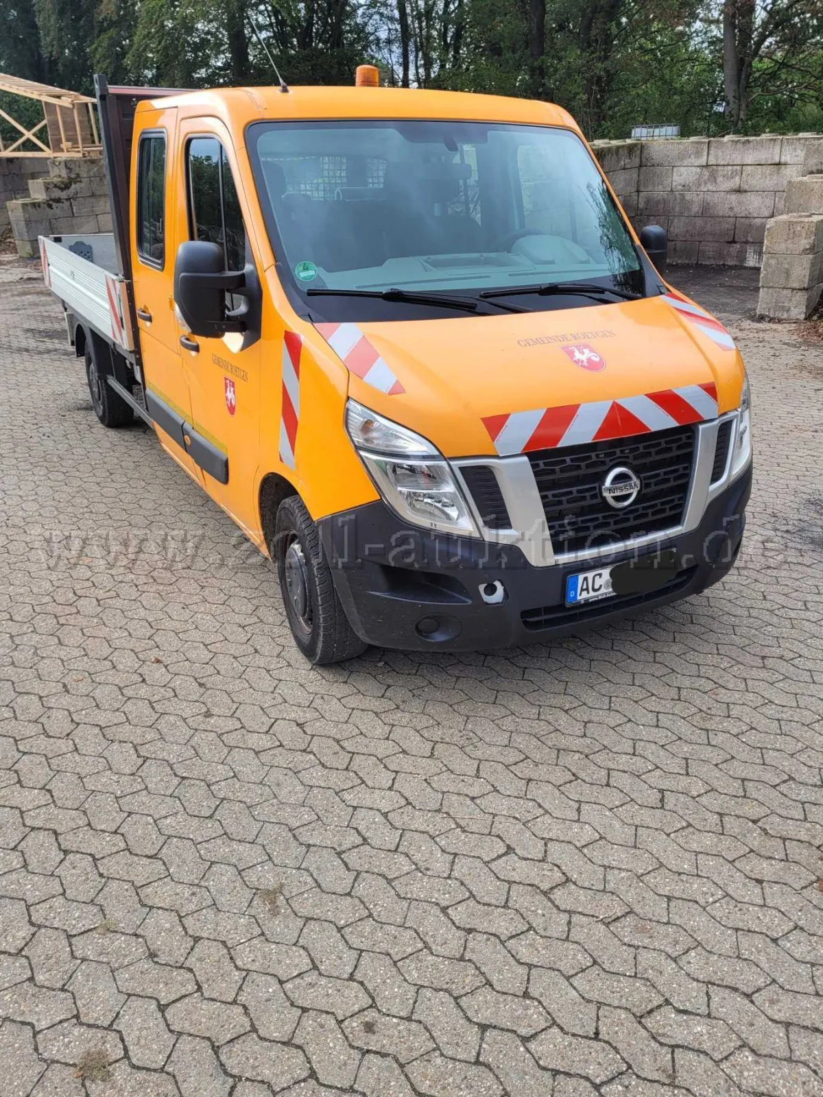 1 Nissan NV 400 Doppelkabine/Pritsche