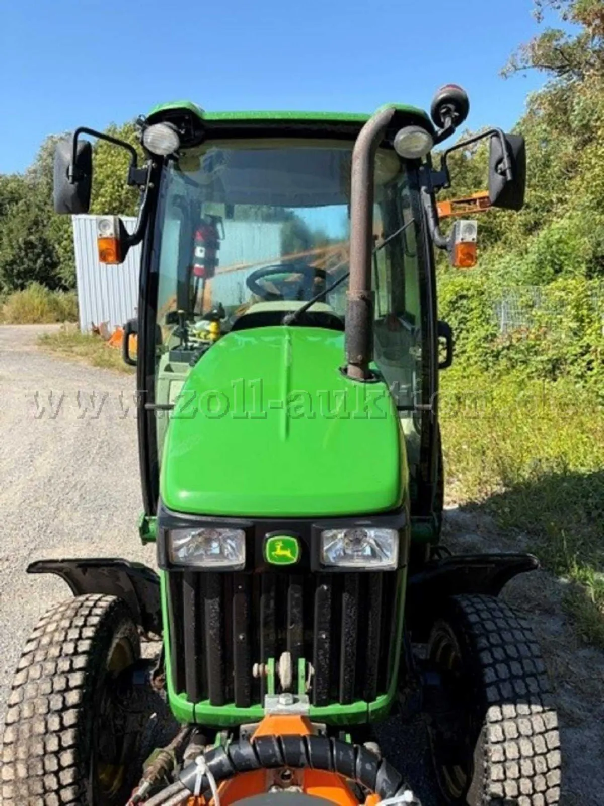 1 John Deere 3720 compact tractor incl. attachments