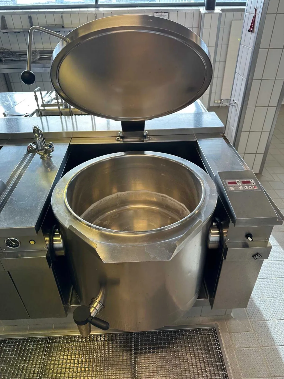 1 Marmite de cuisson rapide électrique basculante 100 L de MKN