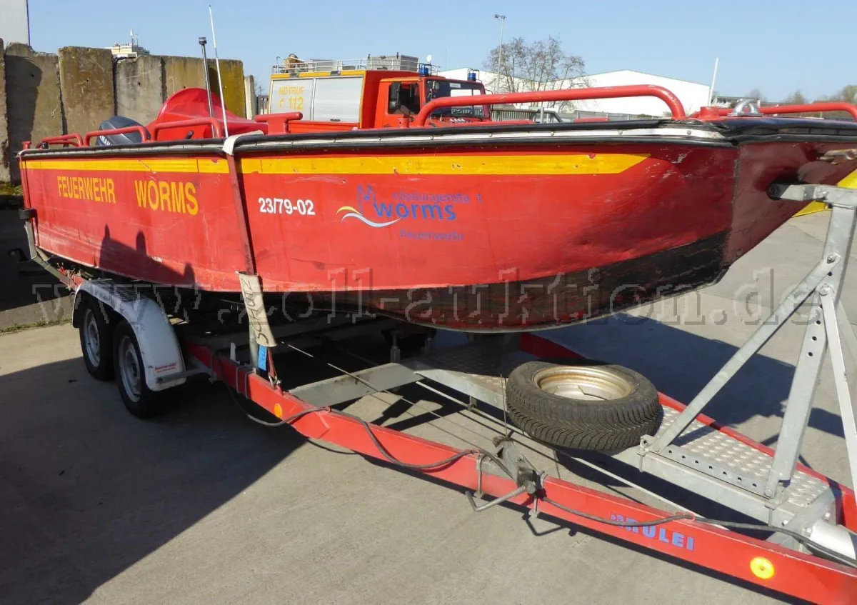 1 Leibing Bootstransporter mit Schottel Hochwasserboot mit Yamaha F60 Motor