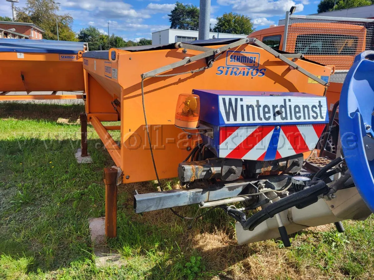 1 Schmidt Stratos mounted spreader