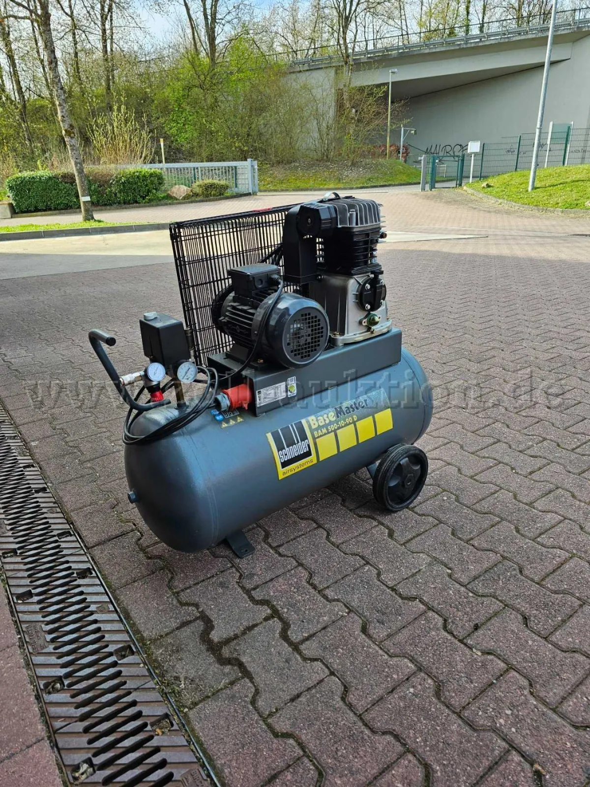 1 Schneider compressor BAM 500-10-90D defect
