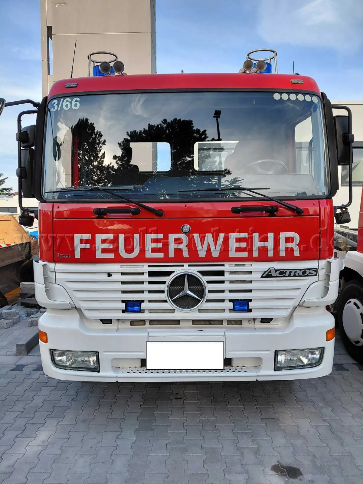 1 Mercedes Benz Wechselladerfahrzeug mit Meiller Abrollkipper