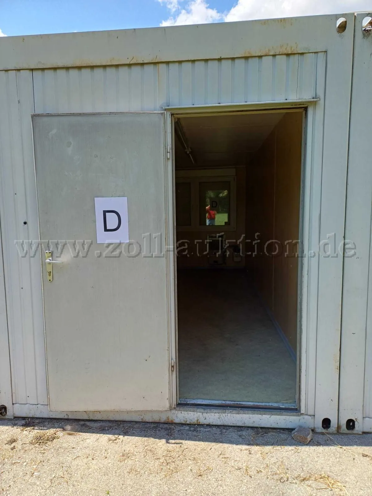 1 conteneur d'habitation