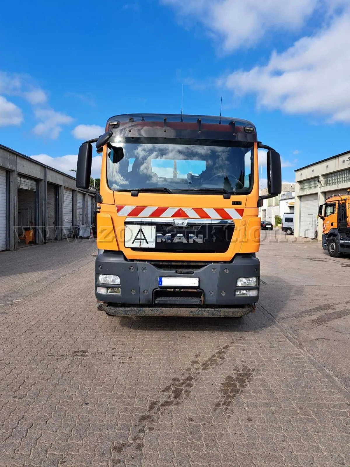1 MAN - L.2007.46.003 - TGS 26.400 - truck for skip containers with roll-off device