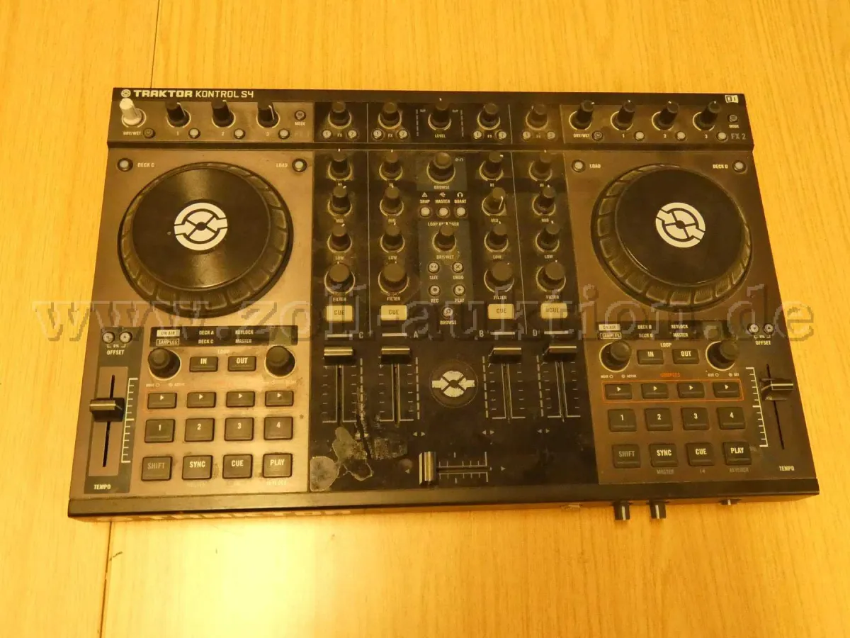 1 Native Instruments DJ Controller Traktor S4 Kontrol