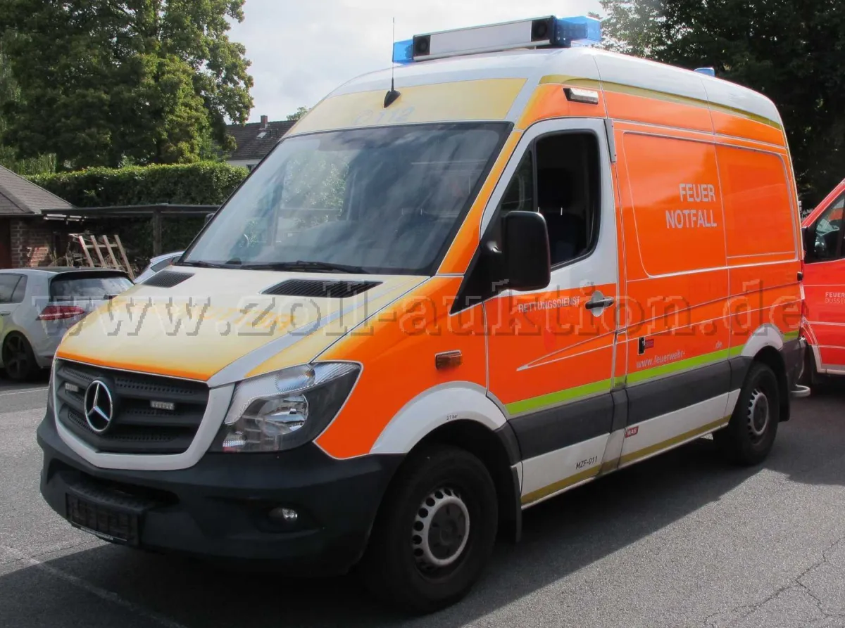 1 Mercedes Benz Sprinter (316 CDI) MZF-011 Véhicule polyvalent