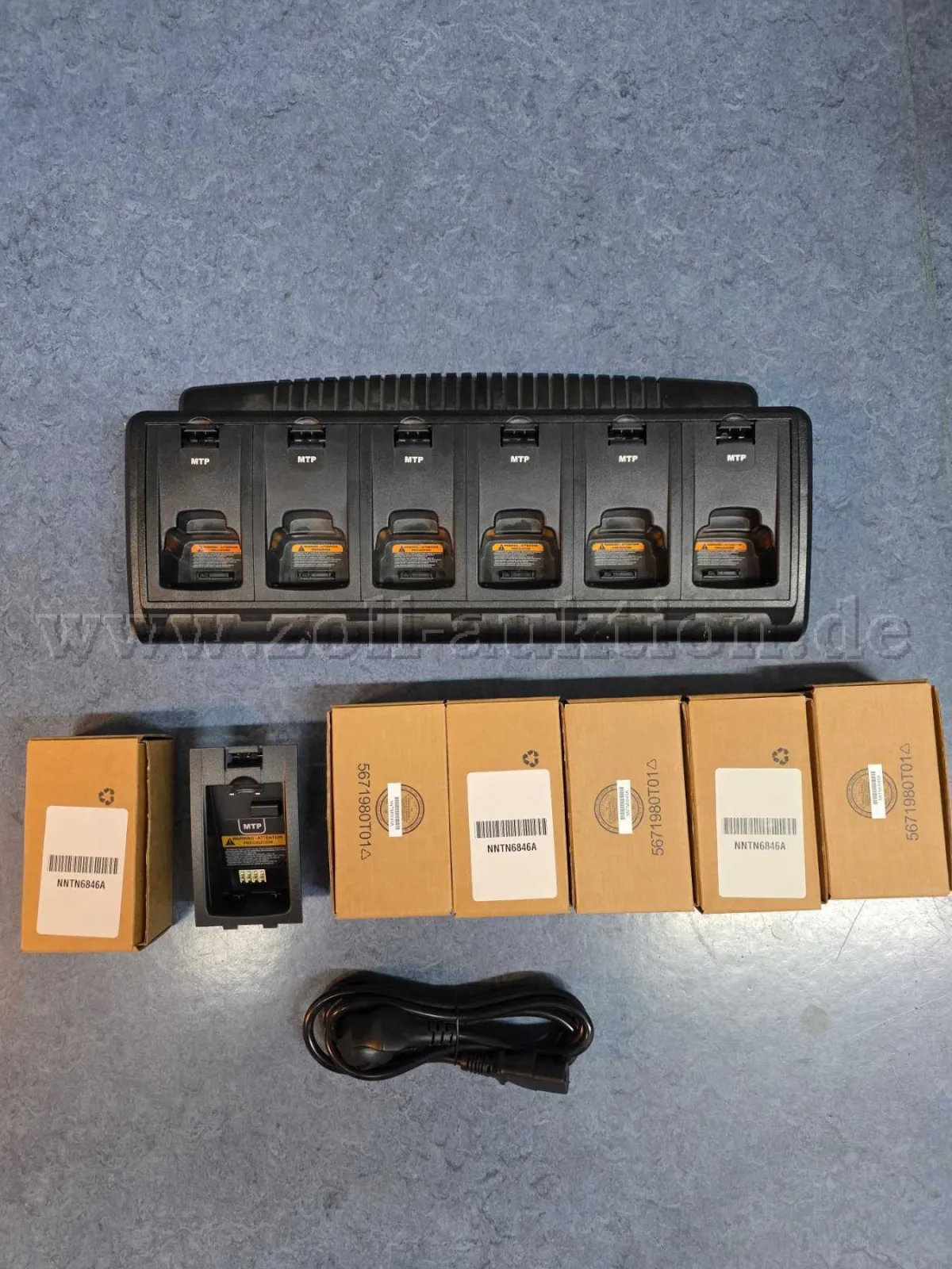 1 lot chargeur Motorola NNTN6847A et inserts NNTN6845A et 46A