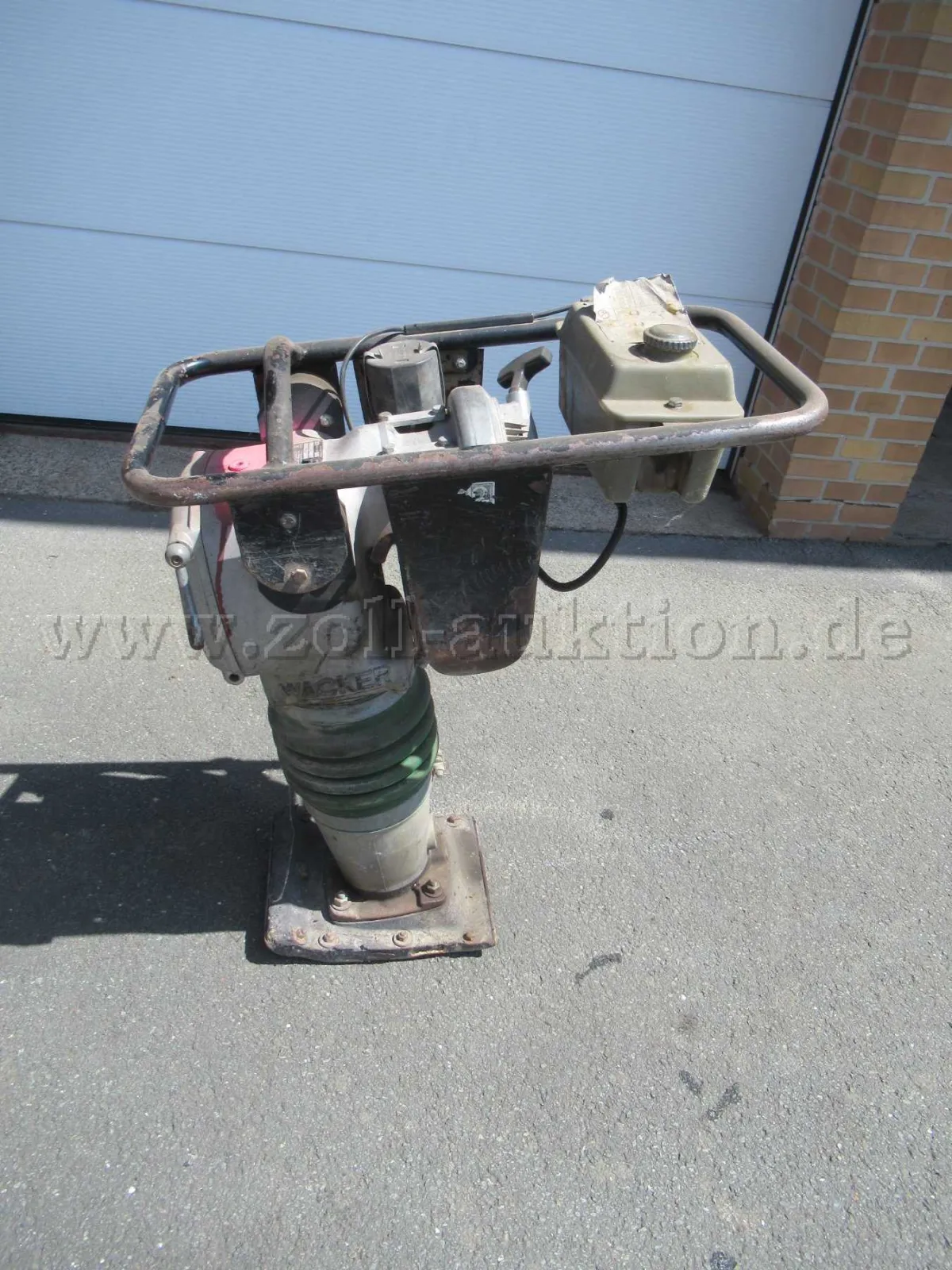 2 Wacker vibratory rammers type BS 65 y / Lissmac stone saw type ATS 120T/600