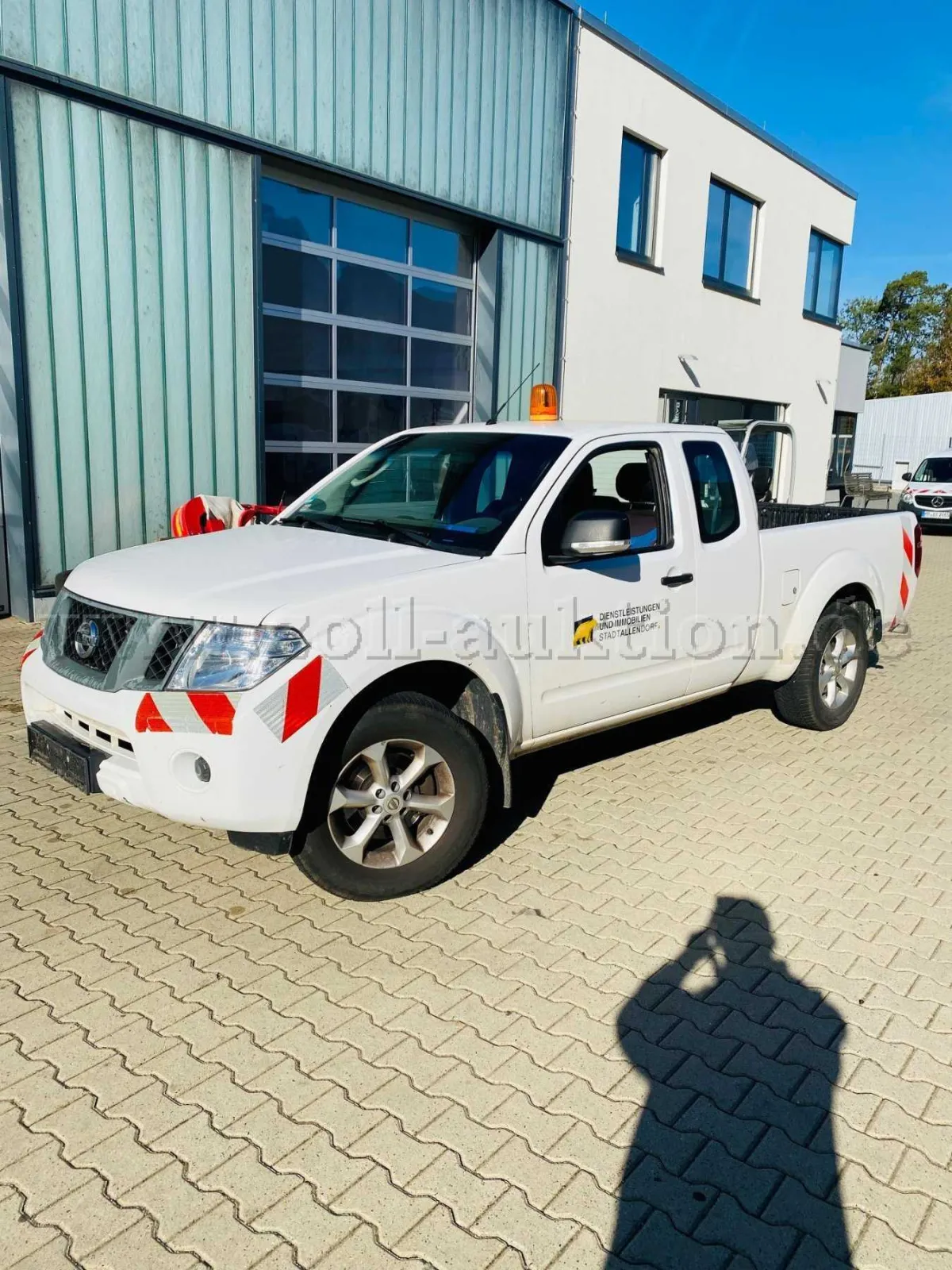 1 Nissan Navara 2.5 dCi DPF Double Cab XE 4X4