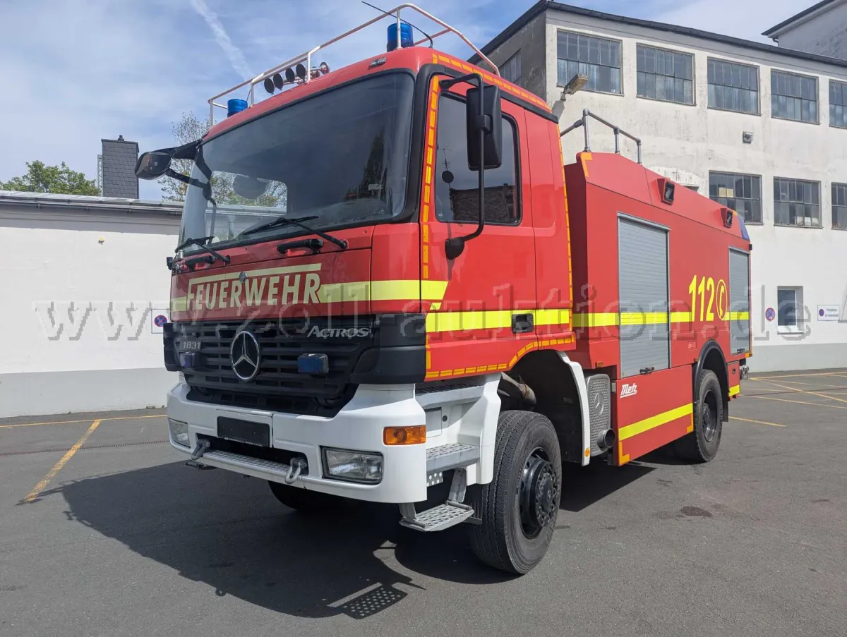 1 Mercedes Benz Actros 1831 AK TLF 24/50 4x4 fire engine