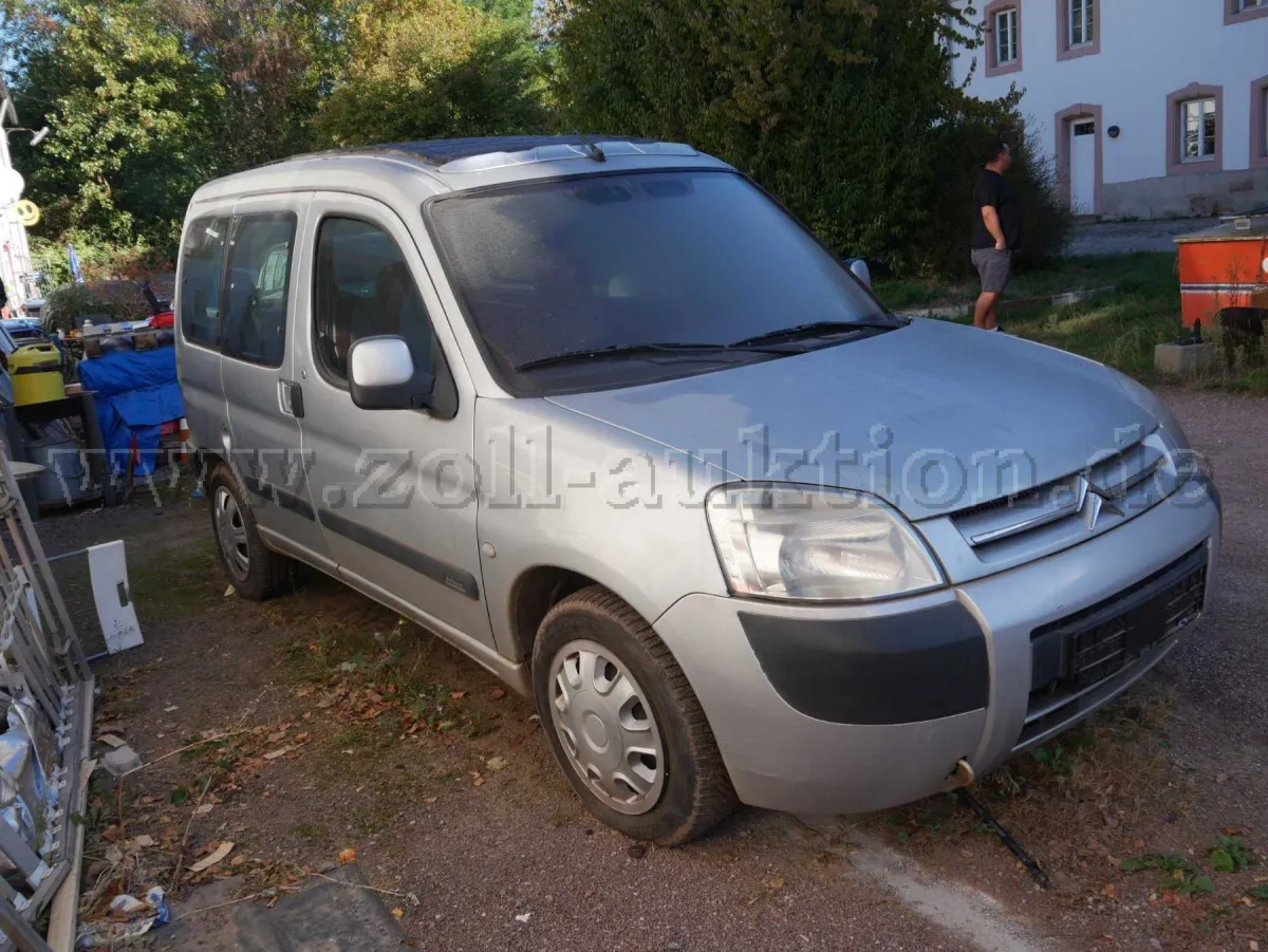 1 Citroen Berlingo HDi avec toit ouvrant