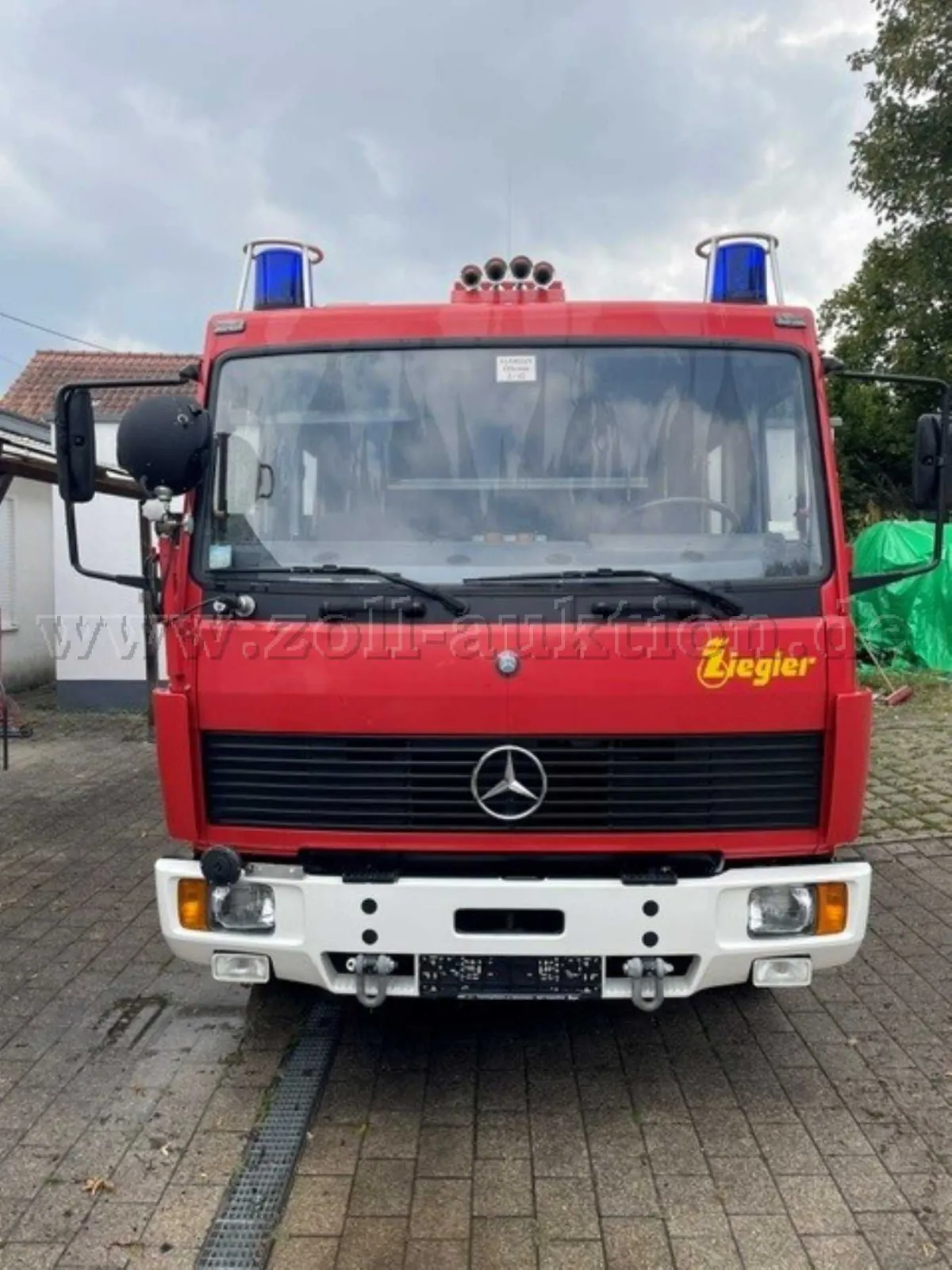 1 Fire engine LF8/6 Daimler Benz Type 814F with Ziegler body