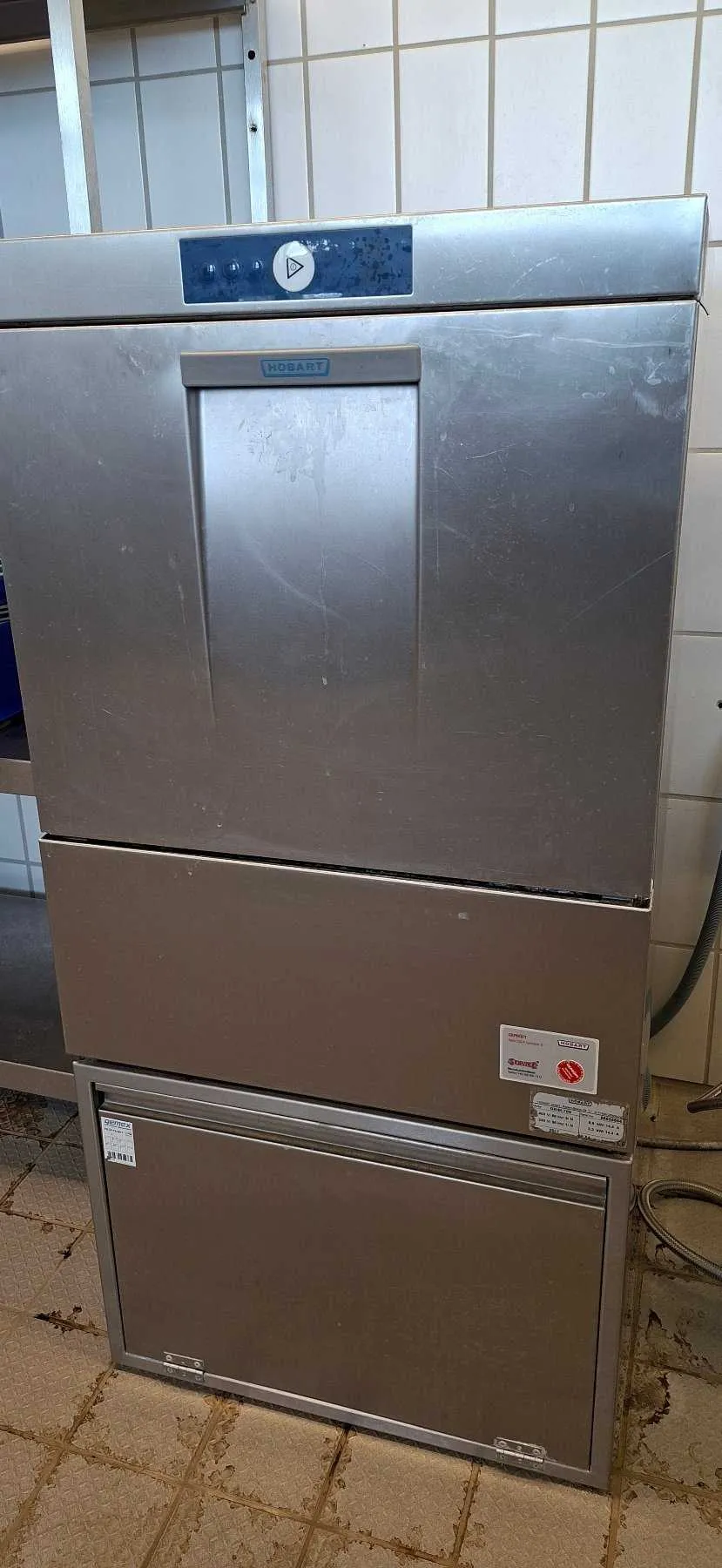 Gastro myčka Hobart GXHK-70N