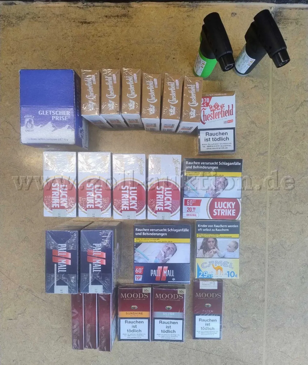 22 paquets de cigarettes et cigarillos de différentes marques