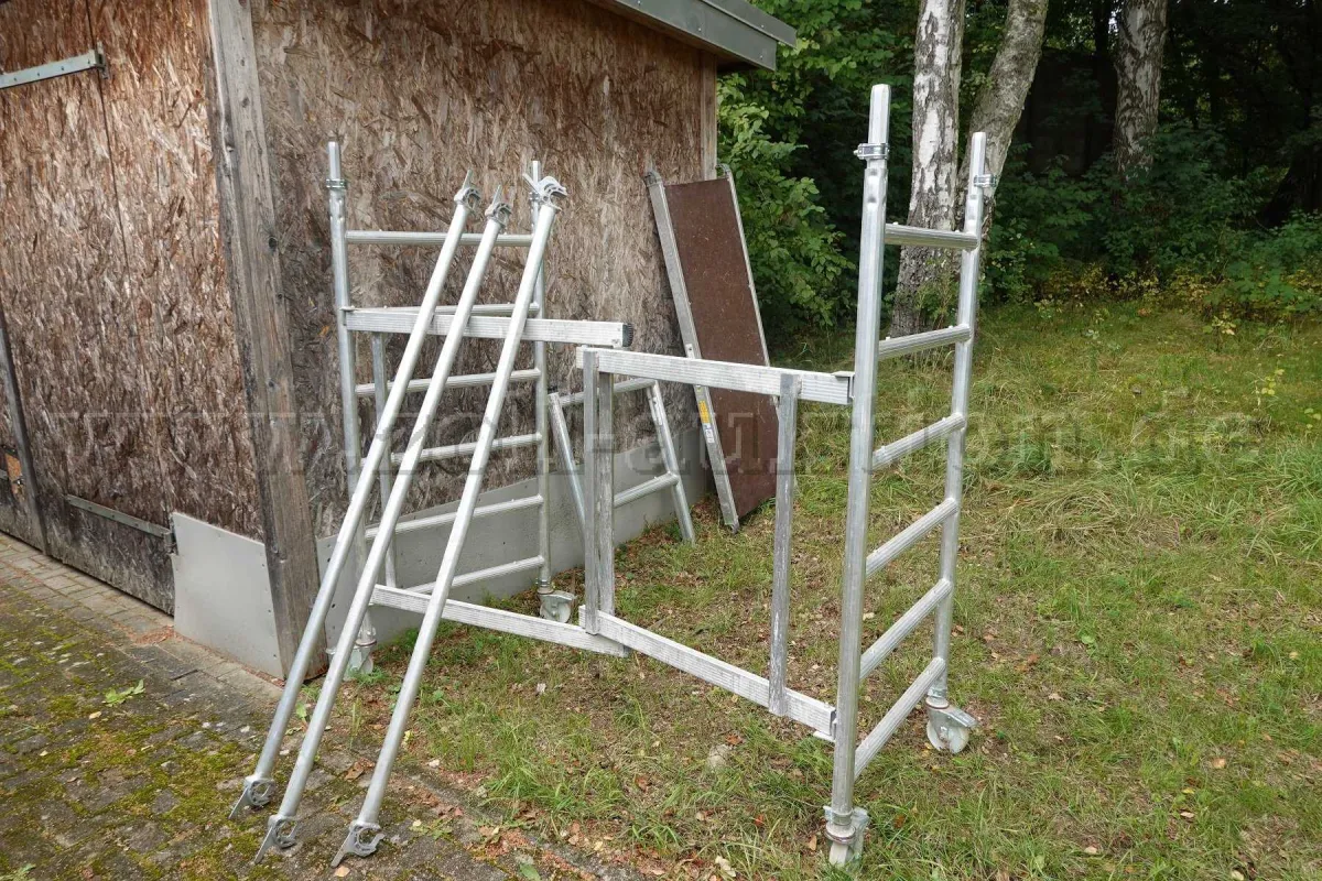 1 Euroline folding and rolling scaffold