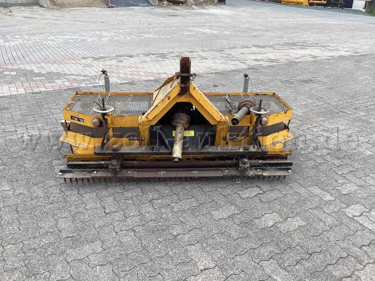 Schliesing hard court maintenance device Type 2000, vibrating harrow