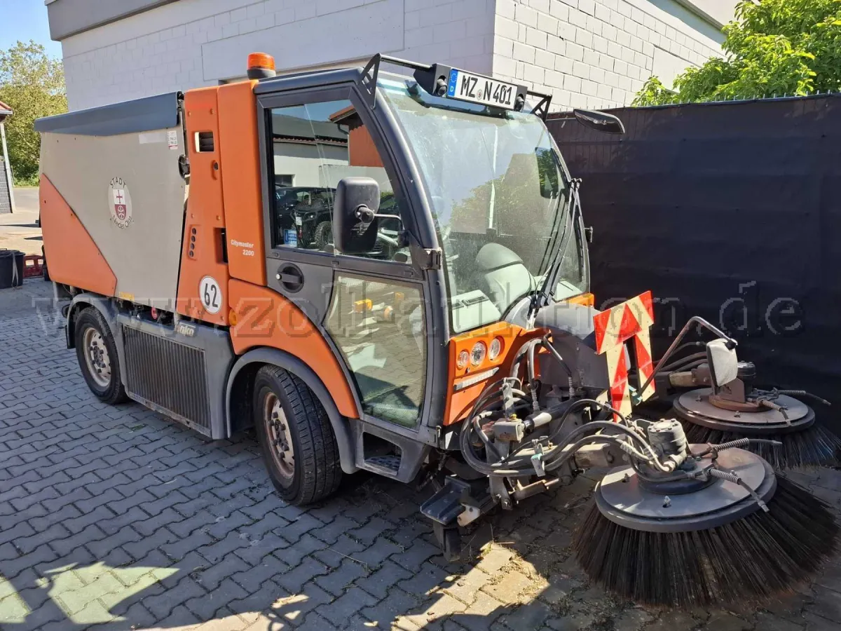 1 balayeuse Hako Citymaster 2200