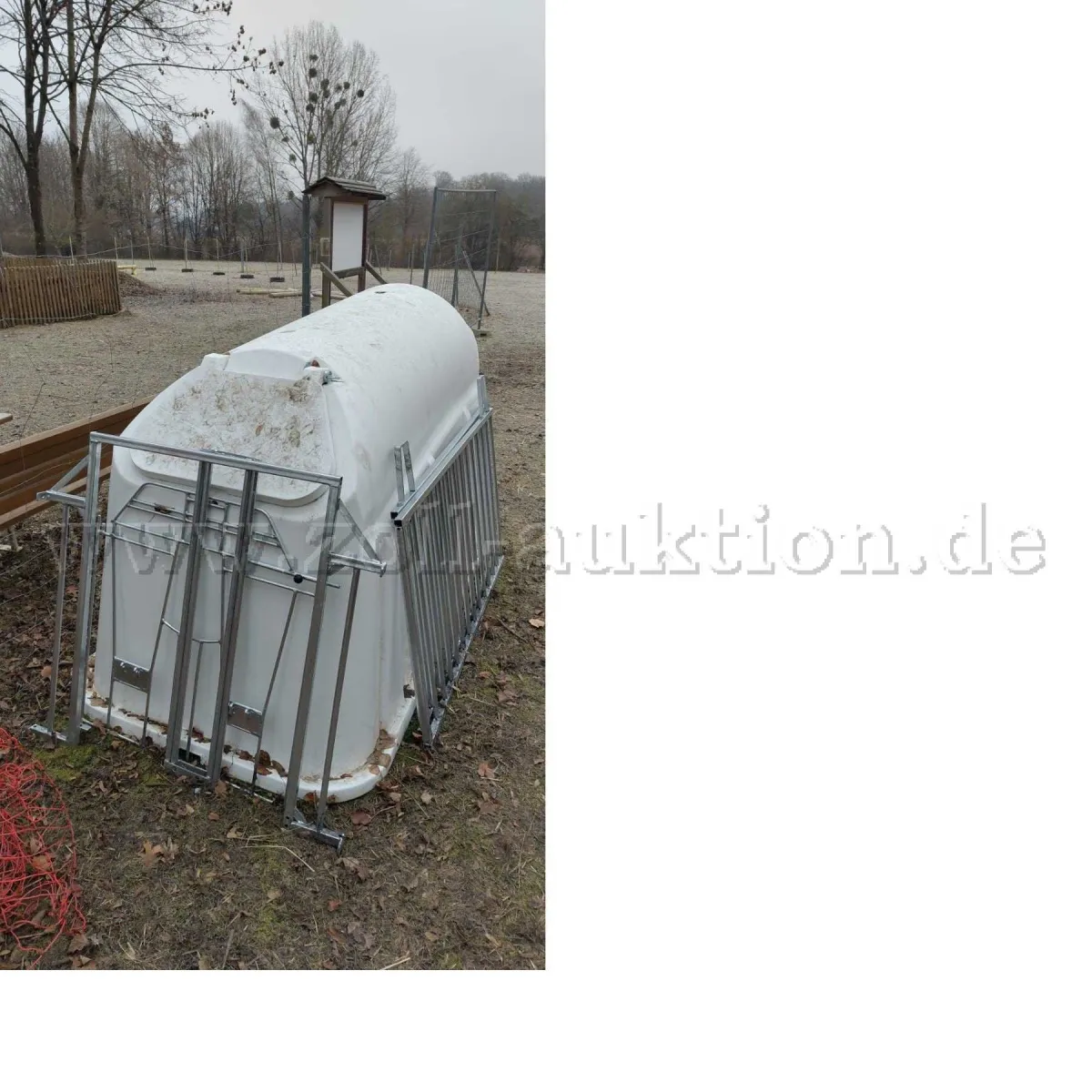 1 igloo à veaux Kerbl CalfHause PE UV+ avec clôture lourde