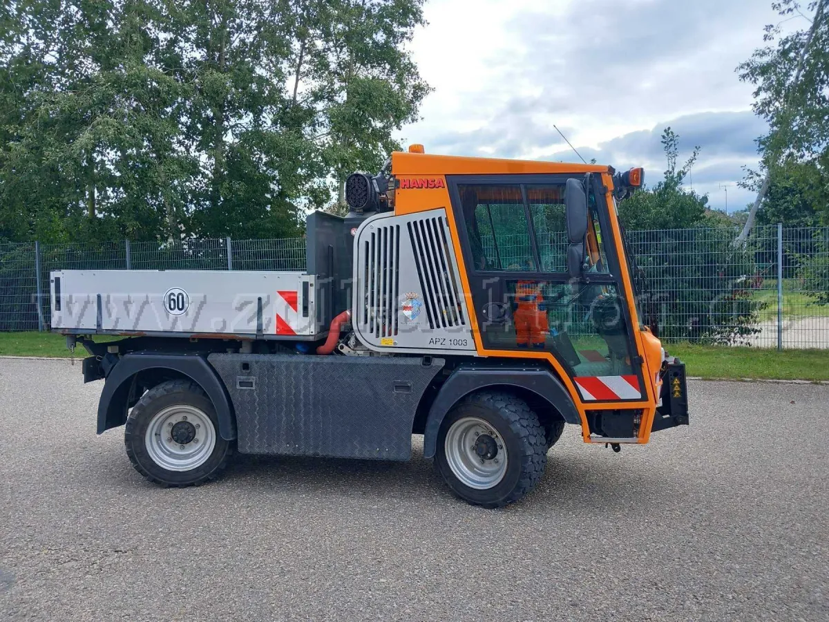 1 véhicule polyvalent HANSA APZ 1003M