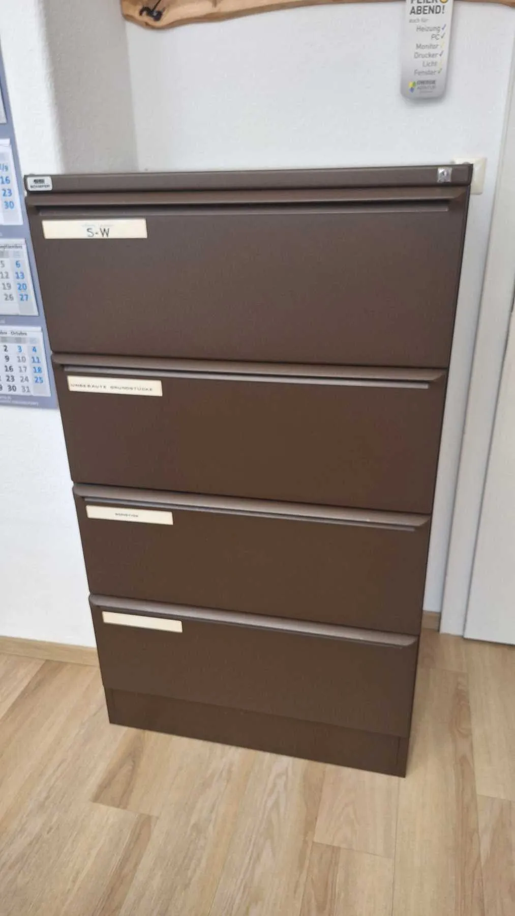 1 Schäfer hangmapkast met 4 laden S51 donkerbruin