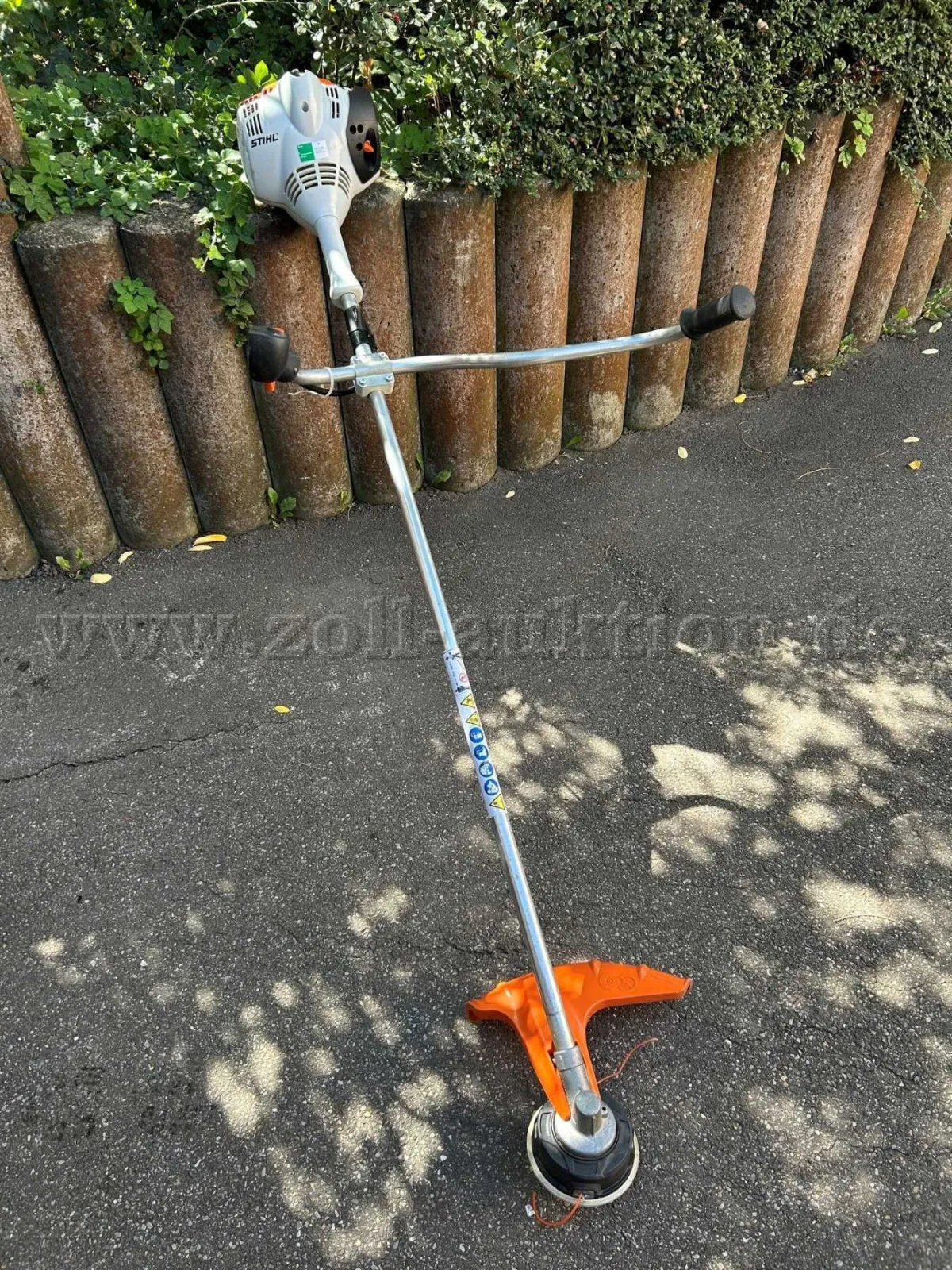 1 Freischneider Fa. Stihl Typ: 56 GSB 230-2