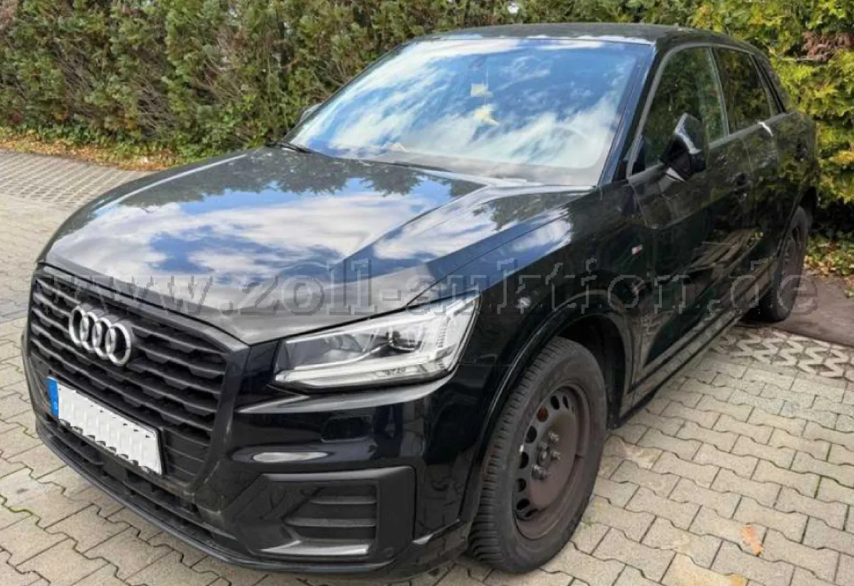 1 Audi Q2 schadevoertuig