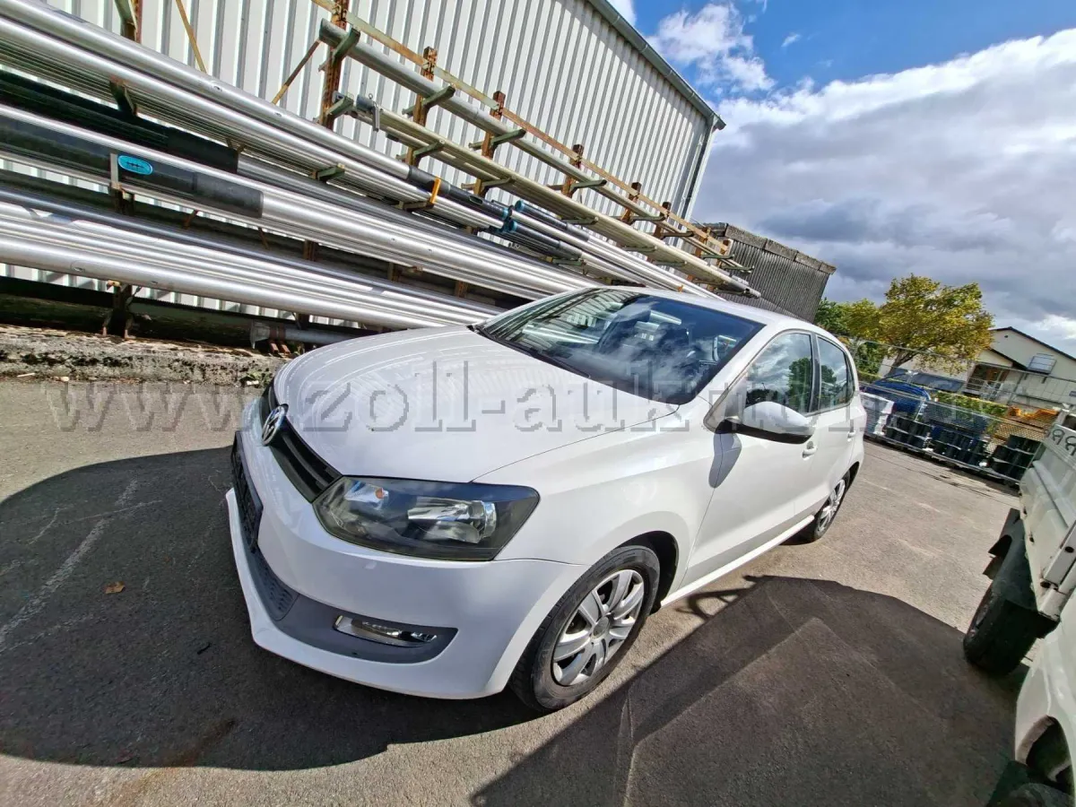 1 Volkswagen Polo, hatchback saloon