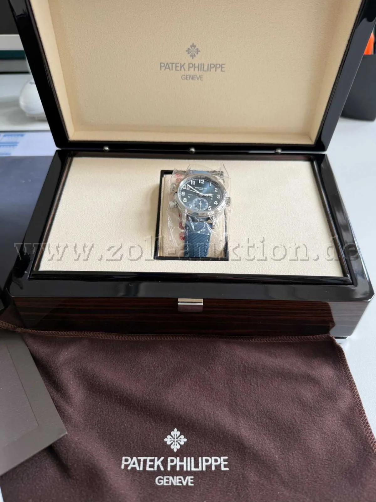 1 Patek Philippe Calatrava Pilot Travel Time