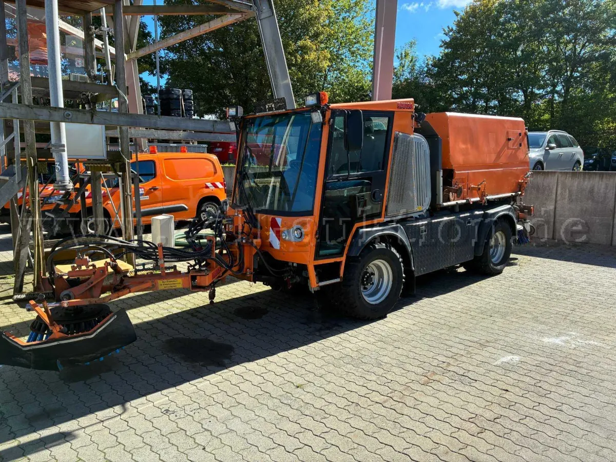 1 véhicule polyvalent HANSA APZ 1003L