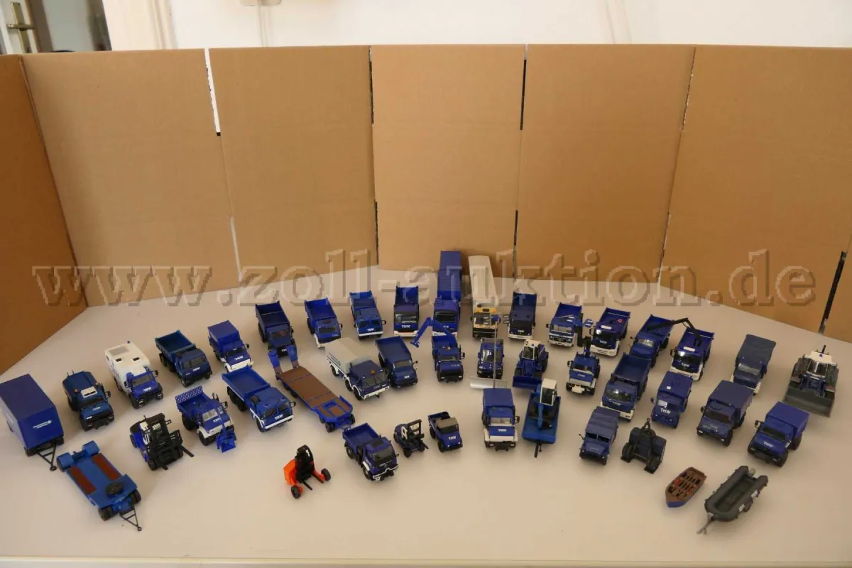 Lot de 40 modèles de véhicules d'intervention THW, 1:87